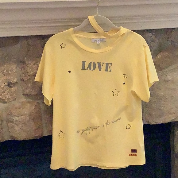 Peace love world tee shirt. Short sleeves size S
